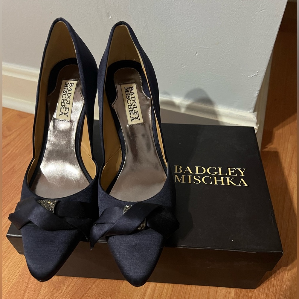 Badgley Mischka Oxford navy Heels